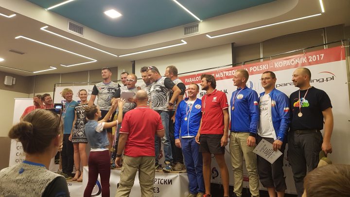 Podium drużynowe Paralotniowych Mistrzostw Polski-2017